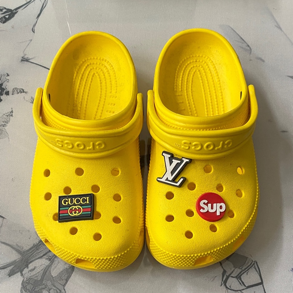 CROCS  refreshing yellow color with Fun Accents